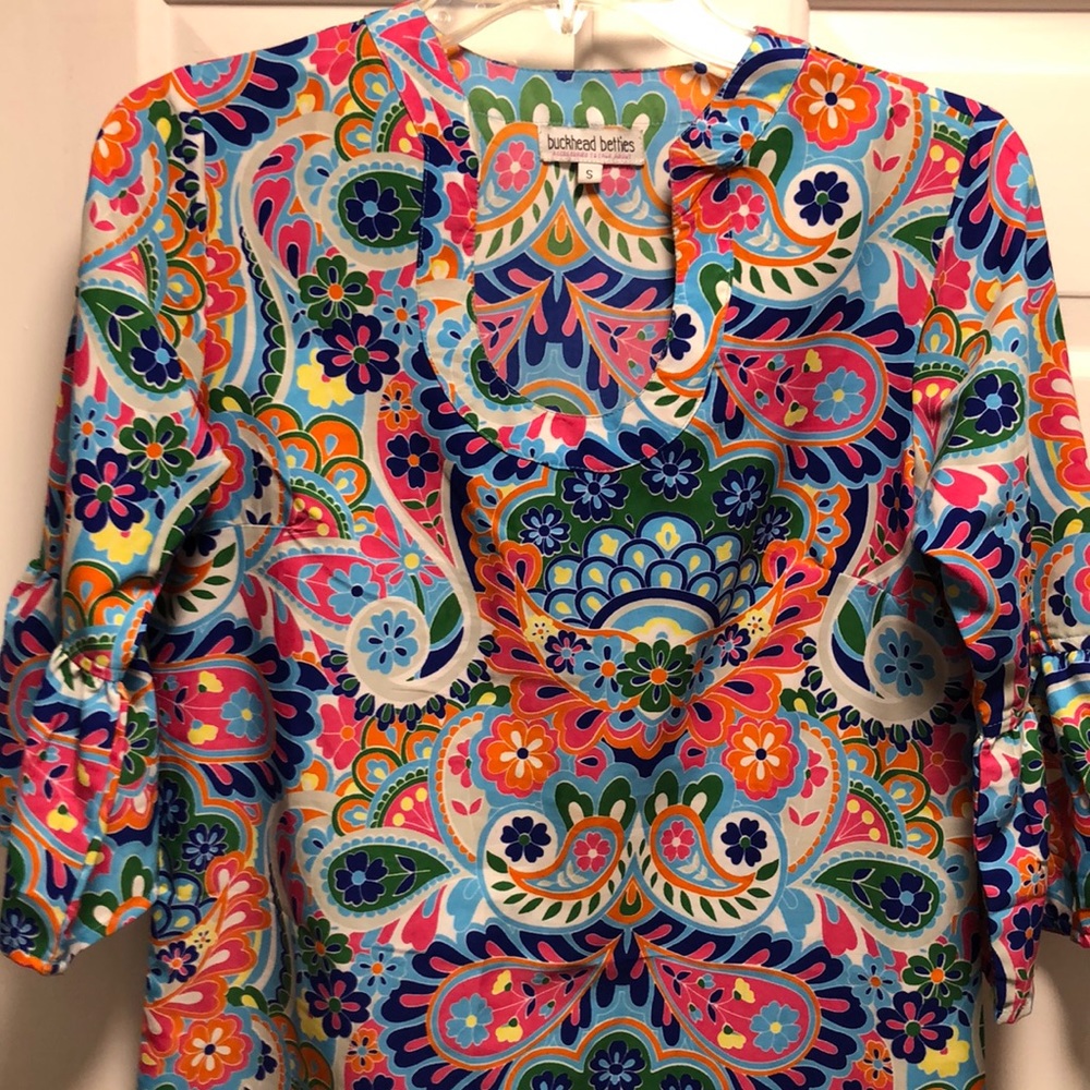 Quarter length sleeve dress. Paisley print.